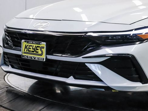 Used 2025 Hyundai Elantra SEL FWD image 8