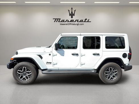 Used 2026 Jeep Wrangler Unlimited Sahara AWD/4WD image 8