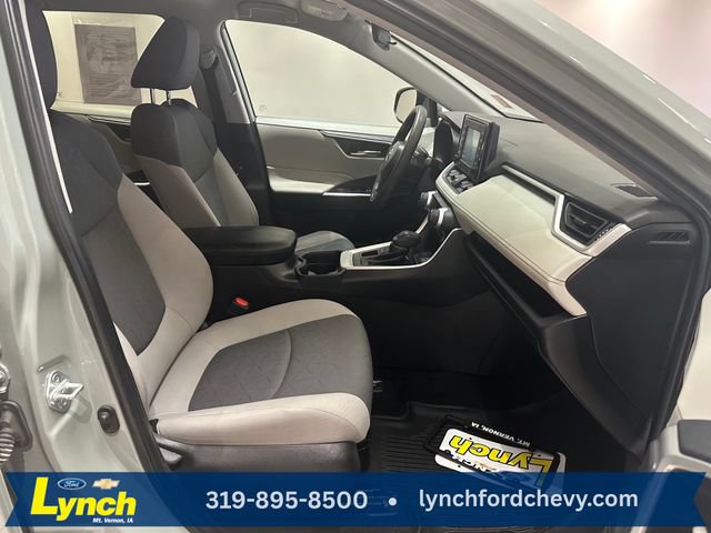 Used 2021 Toyota RAV4 XLE AWD/4WD image 6