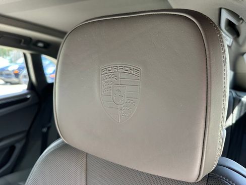 Certified 2023 Porsche Macan AWD/4WD image 21