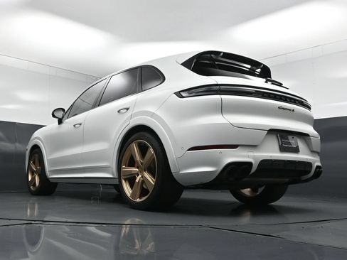 Used 2024 Porsche Cayenne S AWD/4WD image 25