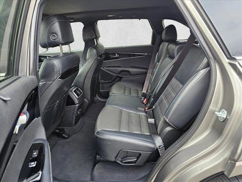Used 2017 Kia Sorento SX image 15