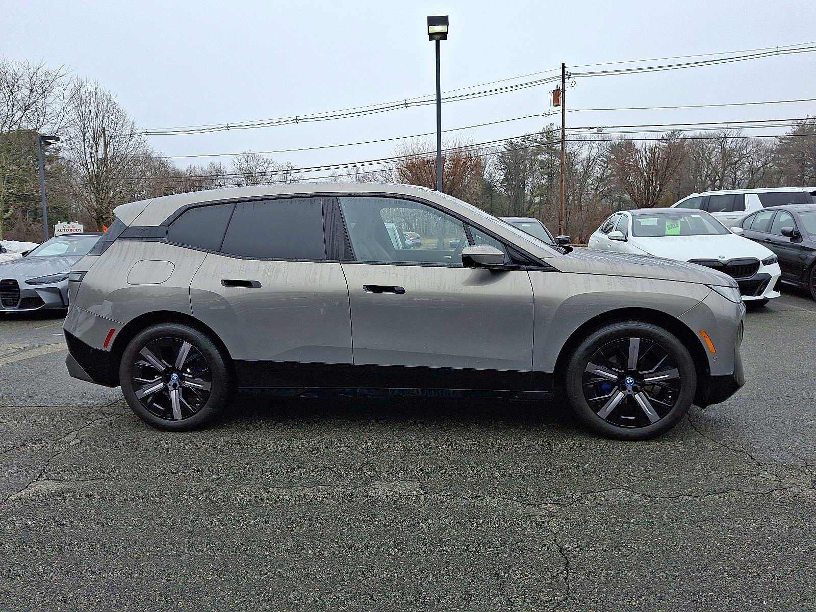 Used 2025 BMW iX xDrive50 w/ Premium Package AWD/4WD image 8