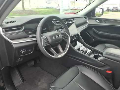 Certified 2024 Jeep Grand Cherokee Limited AWD/4WD image 7