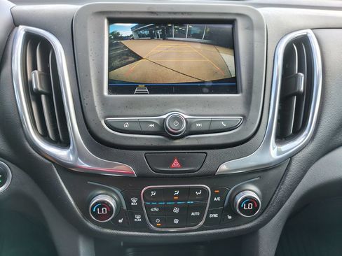 Used 2019 Chevrolet Equinox LT w/ Driver Convenience Package FWD image 4
