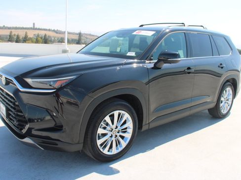 Certified 2025 Toyota Grand Highlander AWD image 7