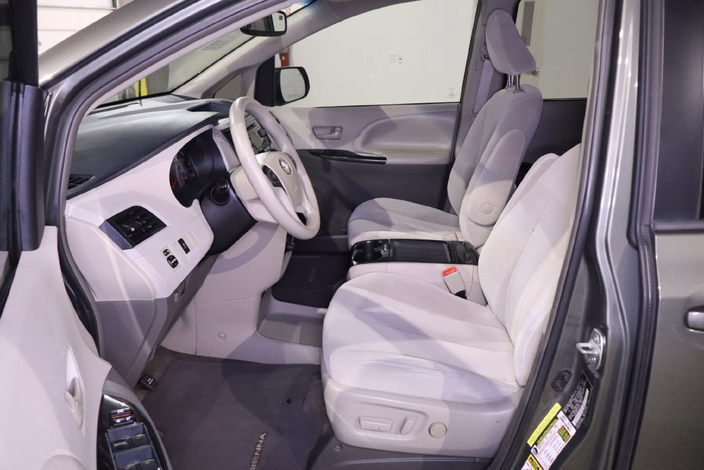 Used 2012 Toyota Sienna LE FWD image 25