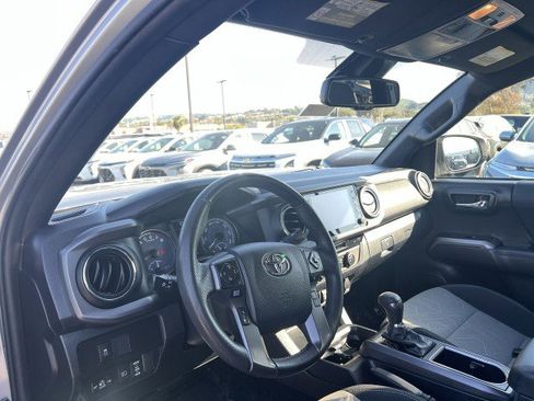 Used 2023 Toyota Tacoma TRD Off-Road image 10