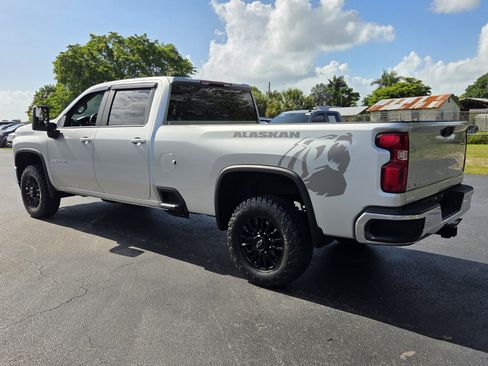Certified 2022 Chevrolet Silverado 2500 LT w/ Convenience Package AWD/4WD image 3