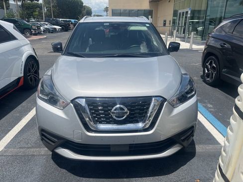 Used 2020 Nissan Kicks SR w/ SR Premium Package FWD image 1