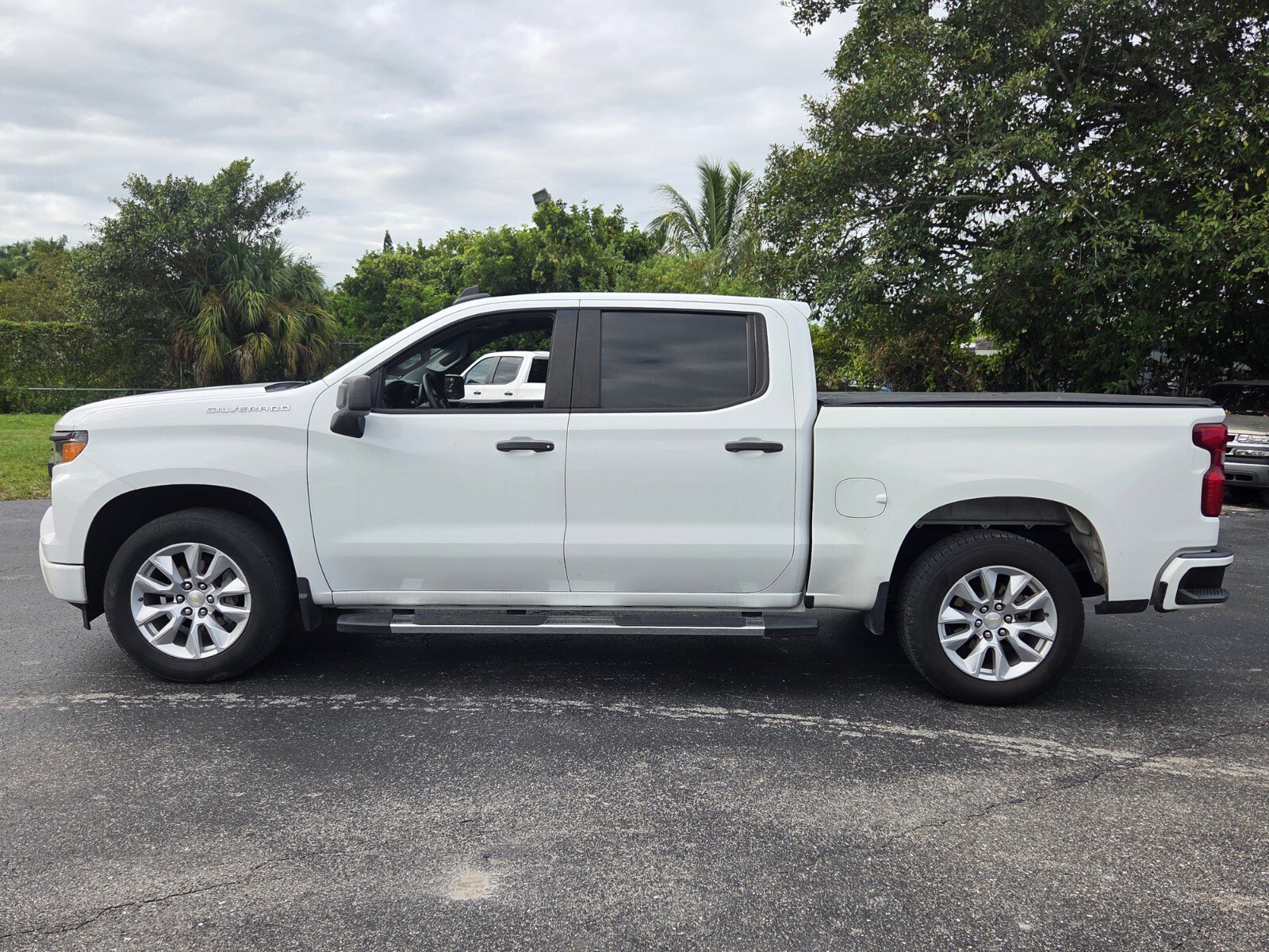 Used 2023 Chevrolet Silverado 1500 Custom RWD image 2