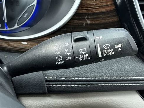 Used 2023 Chrysler Pacifica Limited image 28