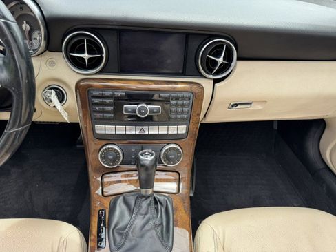 Used 2015 Mercedes-Benz SLK 250 image 28