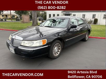 Used 2001 Lincoln Town Car Signature