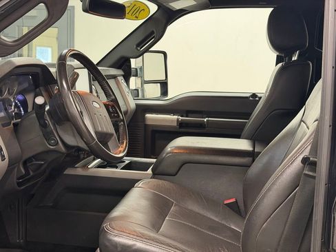 Used 2015 Ford F250 Lariat w/ Lariat Interior Package image 32