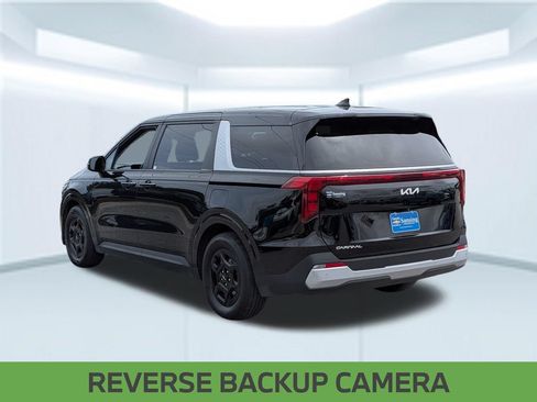 Used 2025 Kia Carnival FWD image 4