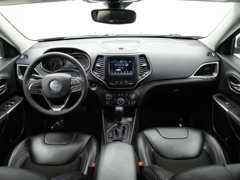Used 2021 Jeep Cherokee Latitude Plus FWD image 2