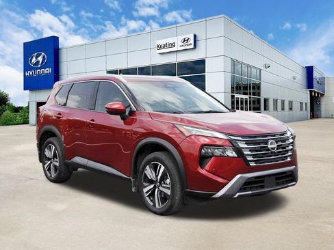 Used 2025 Nissan Rogue SL w/ SL Premium Package FWD image 3