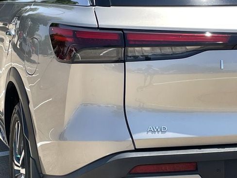 Used 2025 INFINITI QX60 Sensory w/ Vision Package AWD/4WD image 6