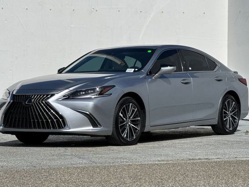 Used 2024 Lexus ES 300h w/ Premium Package image 7