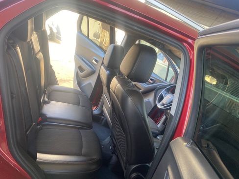 Used 2019 Chevrolet Trax LT w/ LT Convenience Package FWD image 15