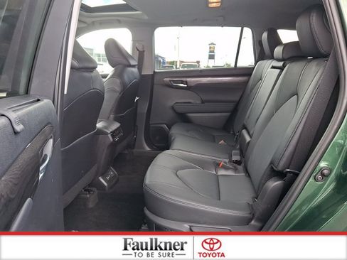 Certified 2025 Toyota Highlander Limited AWD/4WD image 10