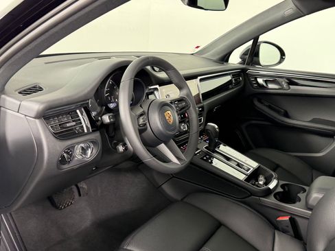 New 2026 Porsche Macan image 4