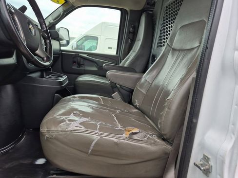 Used 2015 Chevrolet Express 2500 image 16
