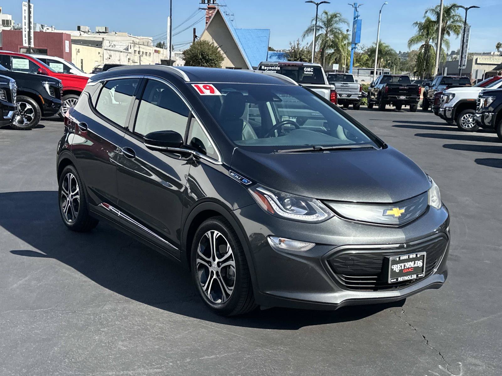 Used 2019 Chevrolet Bolt Premier w/ Infotainment Package FWD image 3