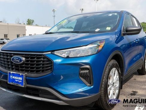Used 2023 Ford Escape Active AWD/4WD image 2