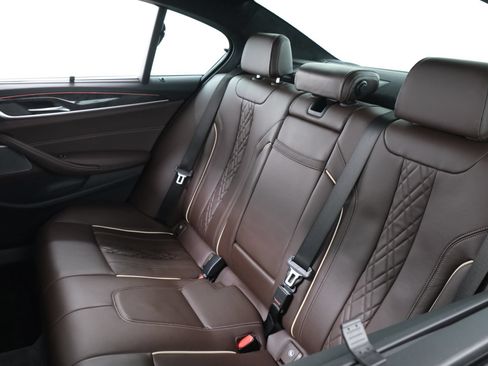 Used 2022 BMW M550i xDrive w/ Executive Package AWD/4WD image 33