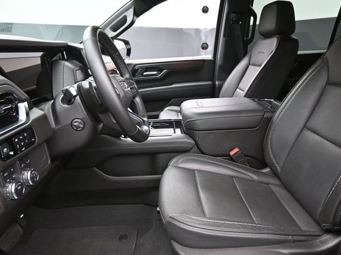 Certified 2025 GMC Yukon XL Denali image 17