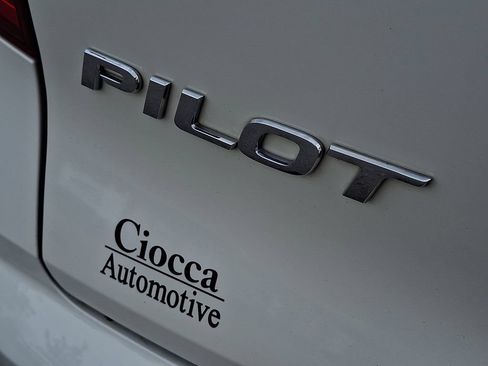 Used 2017 Honda Pilot Touring image 36
