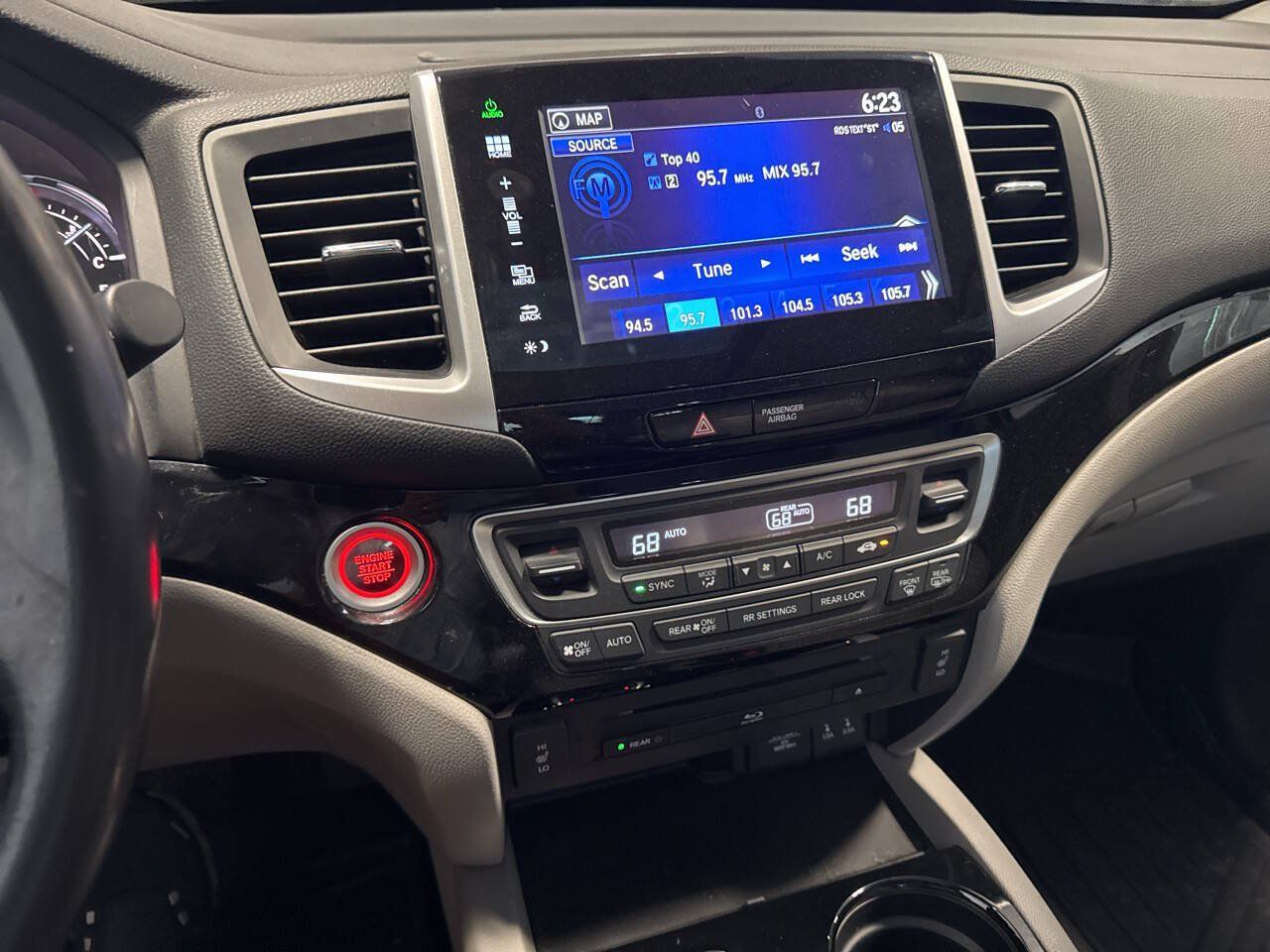 Used 2016 Honda Pilot Touring image 12