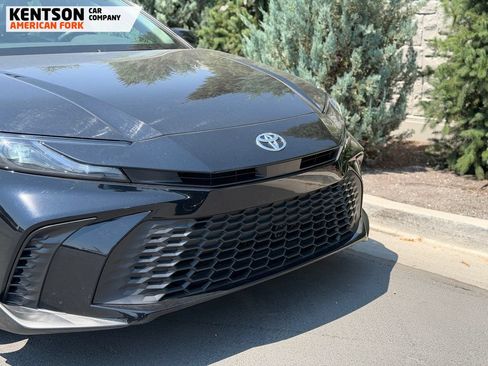 Used 2026 Toyota Camry SE FWD image 11