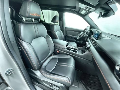 Used 2025 Honda Pilot TrailSport image 30