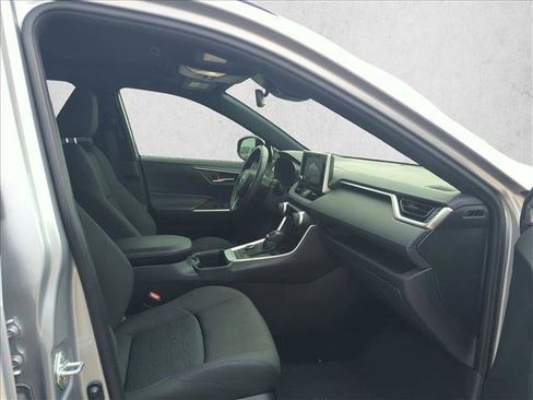 Used 2024 Toyota RAV4 SE w/ Convenience Package image 17