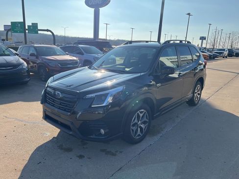 Used 2023 Subaru Forester Premium image 12