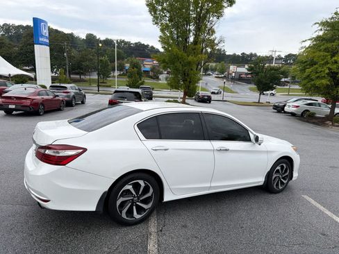 Used 2016 Honda Accord EX image 11