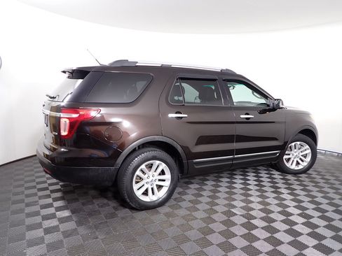 Used 2013 Ford Explorer XLT AWD/4WD image 18