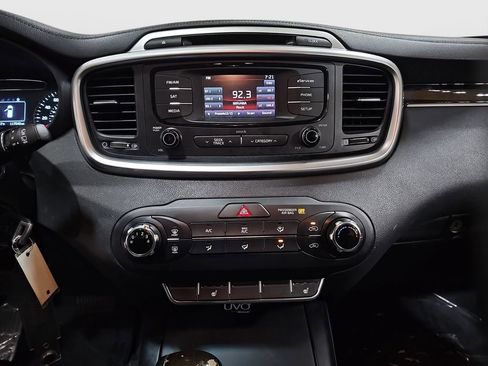 Used 2016 Kia Sorento LX w/ LX Convenience Package image 14