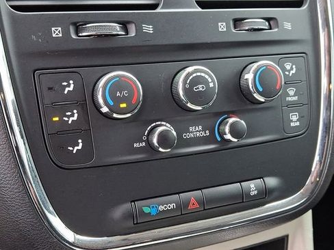 Used 2015 Dodge Grand Caravan SXT w/ UConnect Hands-Free Group FWD image 15