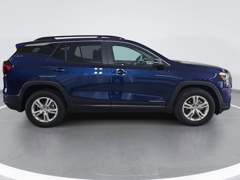 Used 2022 GMC Terrain SLE w/ Driver Convenience Package image 3