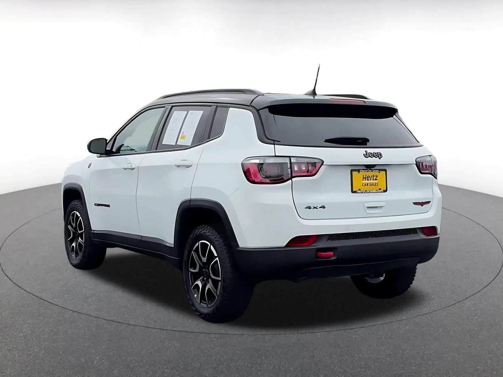 Used 2025 Jeep Compass Trailhawk AWD/4WD image 10