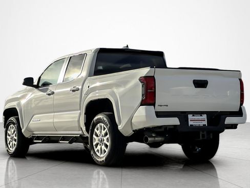 Certified 2025 Toyota Tacoma SR5 image 3