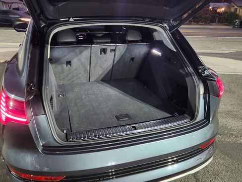 Used 2021 Audi e-tron Prestige w/ Prestige Package image 15