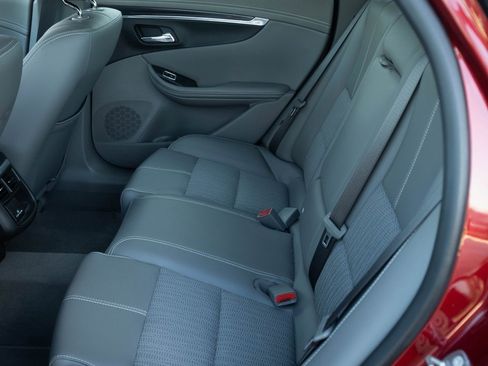 Used 2018 Chevrolet Impala LT w/ LT Convenience Package image 21