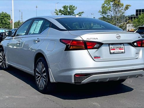 Used 2024 Nissan Altima 2.5 SV AWD/4WD image 11