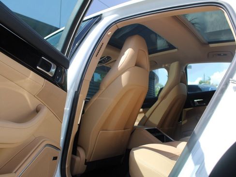 Used 2023 Porsche Panamera 4 image 29