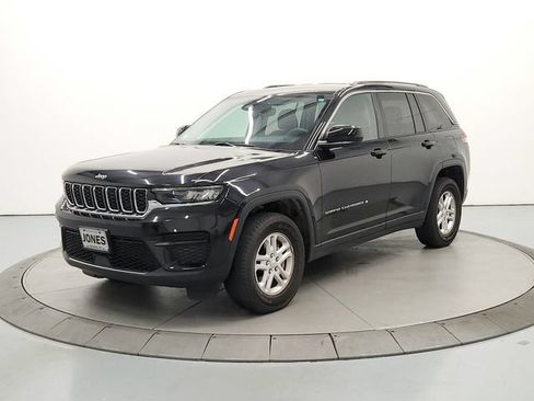 Used 2024 Jeep Grand Cherokee Laredo RWD image 4